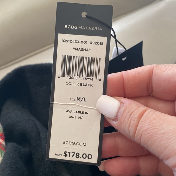 🆕Women’s BCBG Masha Oversized V-neck sweater in Black. NWT - Picture 6 of 7